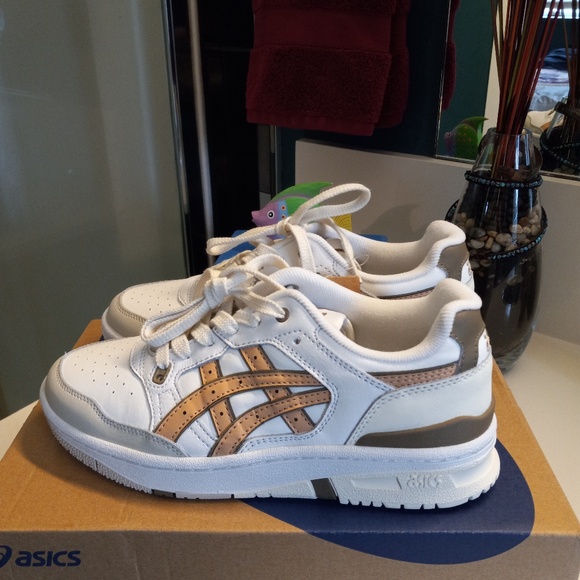 Asics Shoes - Asic Gels - EX89- /Women's SZ 8 / Men's SZ 6 NWT 🌻